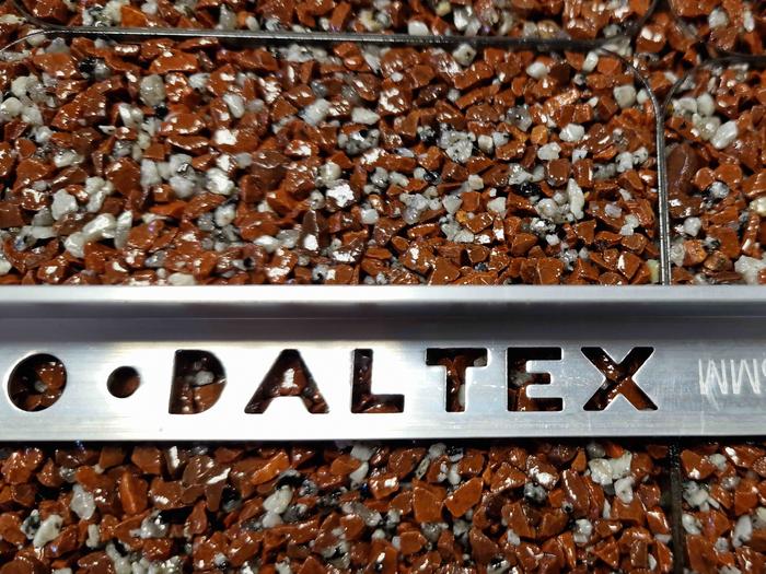 18mm straight beading for resin bound installation support by Daltex 